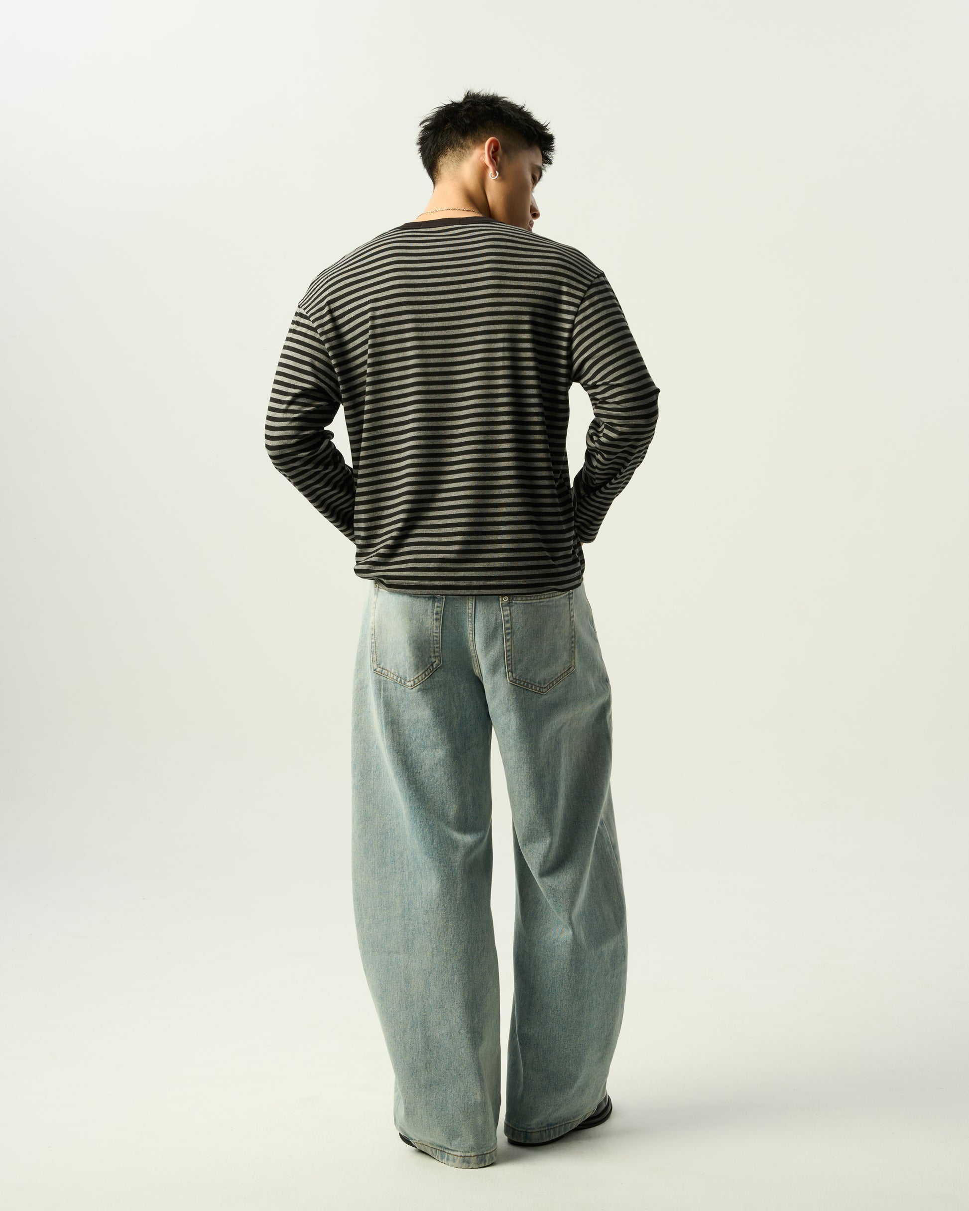 Oversized Barrel-Leg Jeans